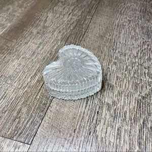 Heart shaped crystal storage container